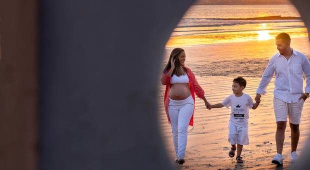 GESTANTE de ENSAIO DE GESTANTE NA PRAIA DE SANTOS