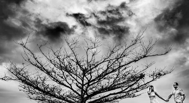 ENSAIO DE CASAL de PRE WEDDING NA PRAIA DE PITANGUEIRAS NO GUARUJÁ