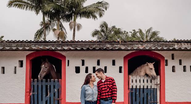 Pré Wedding / Ensaios de Victoria + Gabriel - Um passeio à cavalo 