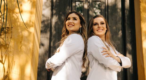 Recepção de Júlia Lovato e Natália Haida - Prova de Toga Medicina