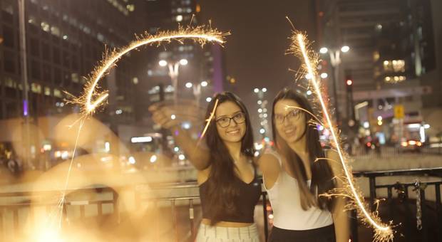 Aniversários de Ensaio Debutantes Na Avenida Paulista | Gêmeas: Isabela e Letícia