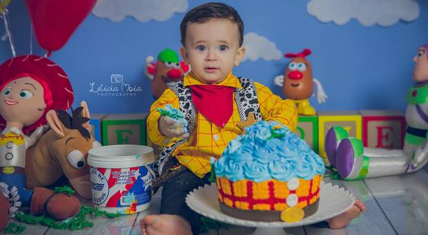 Acompanhamento de Smash the cake Henrique - 1 aninho