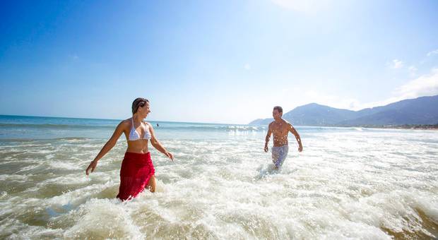 Pre Wedding de 
    
        Helena e Fabiano | Pre Wedding | Praia Maresias SP - Trabalhos - Lizandro Lima
    

