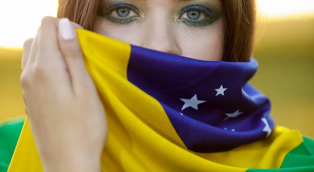 Ensaios Femininos de Julia Moraes