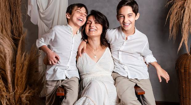 Estúdio de Ensaio Fotográfico em Estúdio de Dia das Mães  em João Monlevade, Minas Gerais - Raquel e Família