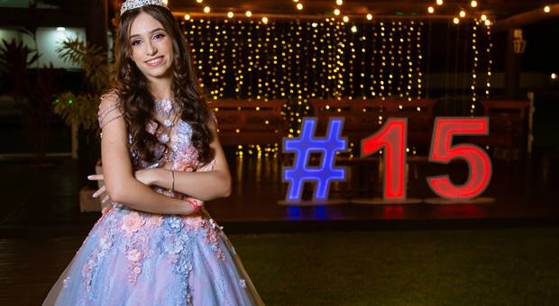 Debutante de Festa de 15 anos da Anita