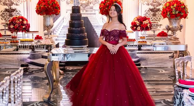 Debutante de Festa de 15 anos da Helena