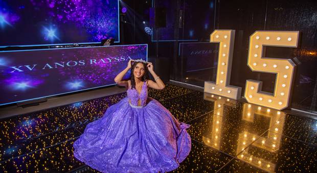 Debutante de Festa de 15 anos da Rayssa 