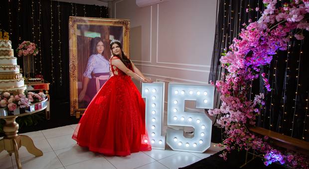 Debutante de Festa de 15 anos da Letícia 