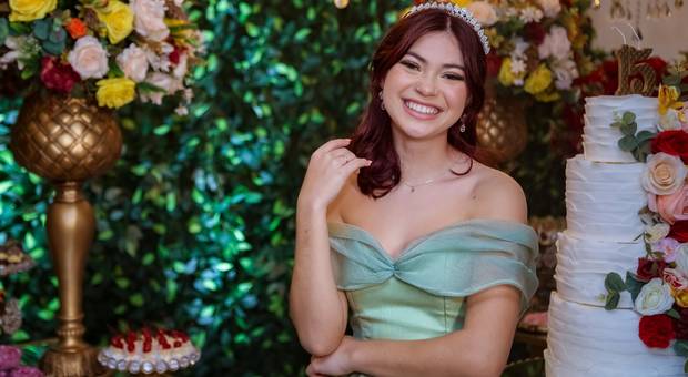 Debutante de Festa de 15 anos da Lulu