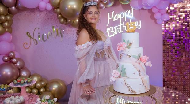 Debutante de Festa dos 15 anos da Nikoly