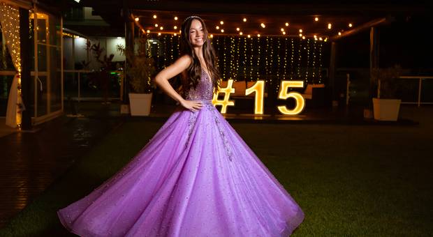 Debutante de Festa dos 15 anos da Maria 