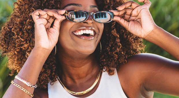 Ensaio Externo de Ensaio Eve Glasses 