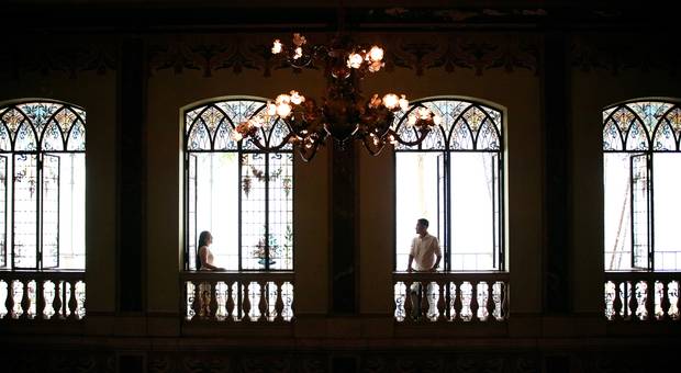 Ensaio Pré-casamento de Ensaio Pré-casamento no Palácio Lauro Sodré da Emanuela & Tiago