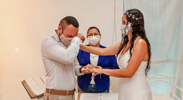 Fotografia de Casamento Civil de Casamento Civil no Cartório Givaldo Araújo da Viviane & Adriano