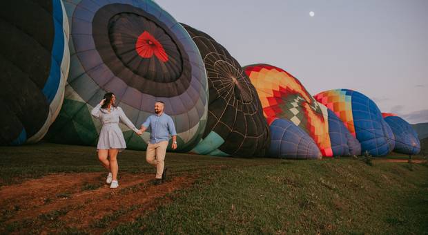 Ensaio Casal de Voo de balão e Piquenique na Encosta dos canyons- Noivado de Patrícia e Leonardo