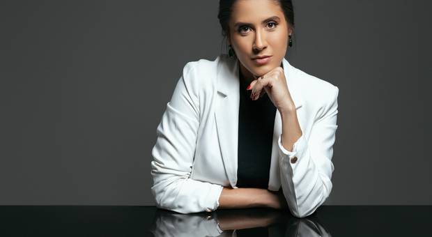 Corporativo e Institucional  de Nayara Ortelan