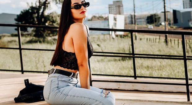 ENSAIO FEMININO de AMANDA 18 ANOS