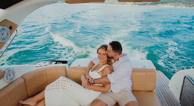 Sessão Pré Casamento de Marina e Hector - Sessão Casal na Lancha