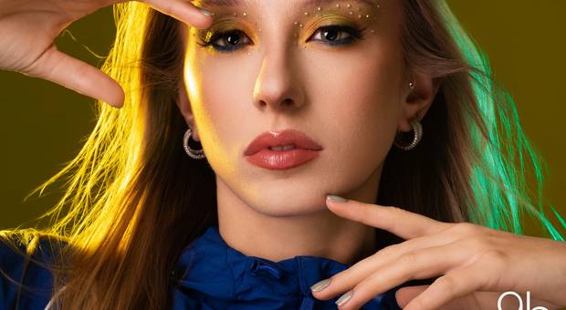 Publicidade de Beleza em Verde e Amarelo | Ensaio Criativo em Estúdio