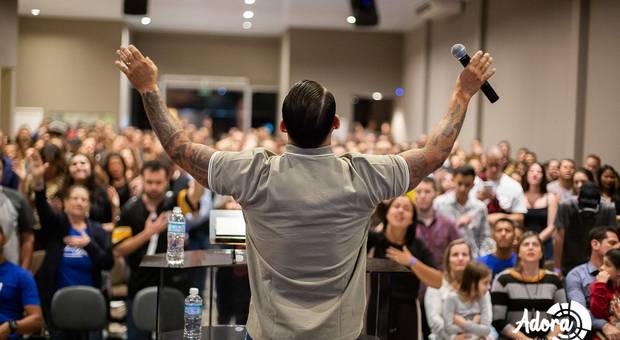 Conferência Adora  de RODOLFO ABRANTES E LIPÃO