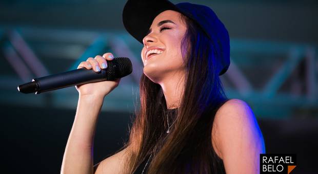 Adora Catanduva  de ISADORA POMPEO