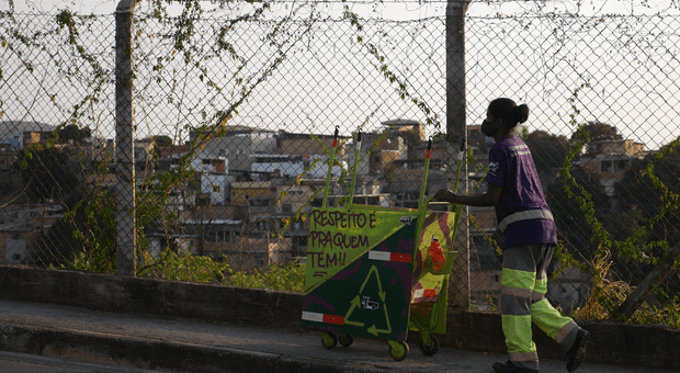 Documentários de Mini-doc Mulheres na Reciclagem