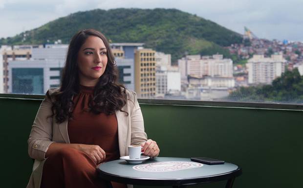 O Guia do Empreendedor para o Cenário de Fotos: Estúdio ou Local? Qual vende mais o seu serviço?