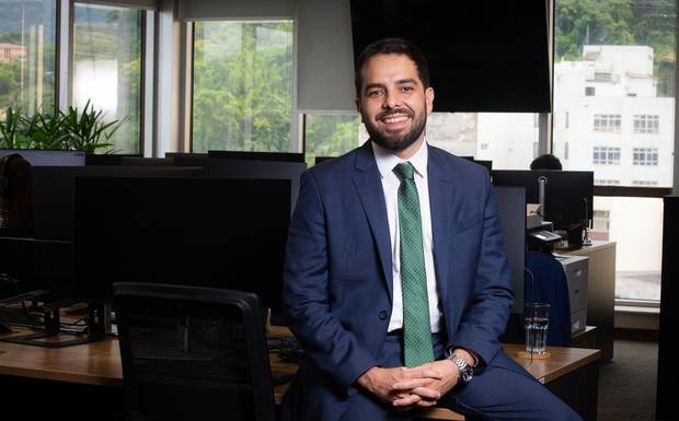 Pare de Perder Clientes: O Poder da Foto de Perfil Profissional que Vende sua Autoridade