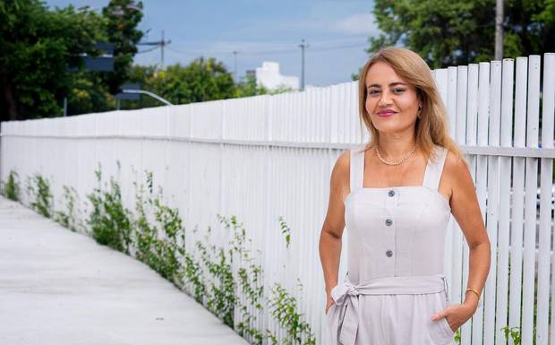 O Guia do Empreendedor para o Cenário de Fotos: Estúdio ou Local? Qual vende mais o seu serviço?
