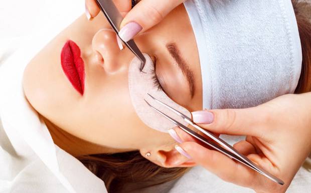 Aprenda técnicas avançadas de alongamento de cílios