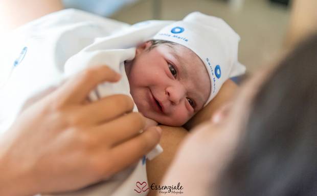 Fotografia de Parto Profissional: A Arte de Eternizar o Primeiro Suspiro do Seu Bebê