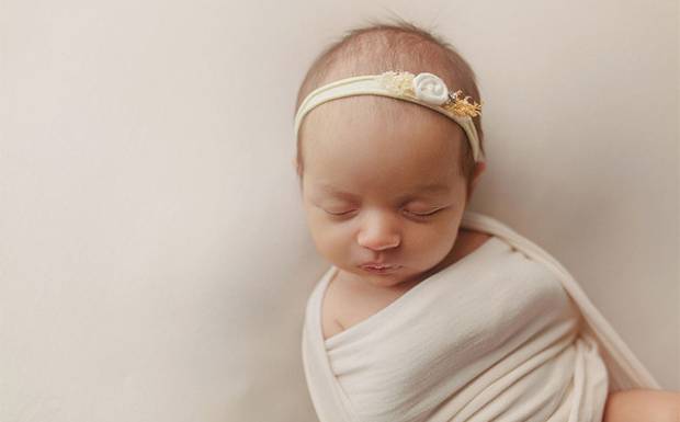 A Magia dos Primeiros Dias: Porque as Sessões de Recém-Nascido São Melhores Nos Primeiros Dias