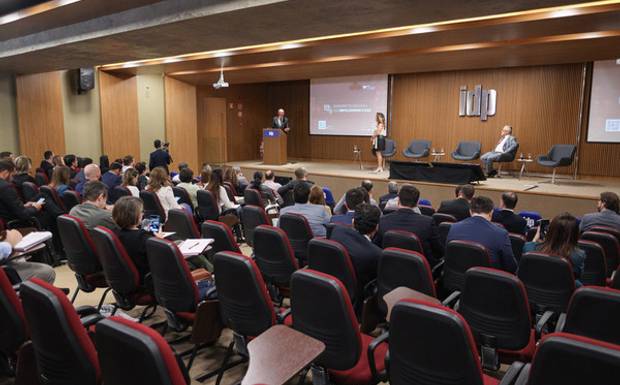 Cobertura do Seminário Semesp sobre EAD