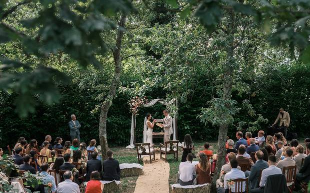 Aliança de Casamento: Em que Mão se Usa em Portugal? O Guia Definitivo