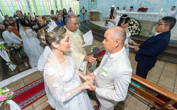 Casamento Coletivo Católico é Menos Especial? 
A Resposta que Ninguém Te Dá