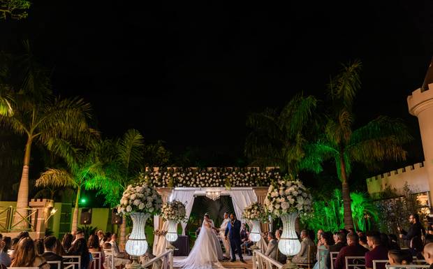 Amor, Risos e Emoção: O Casamento de Tamires e Matheus no Reis Recepções