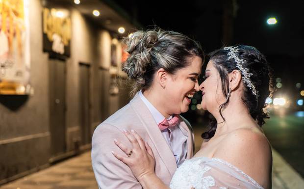 É Preciso Amor e Paz: A Jornada de Amanda e Laura