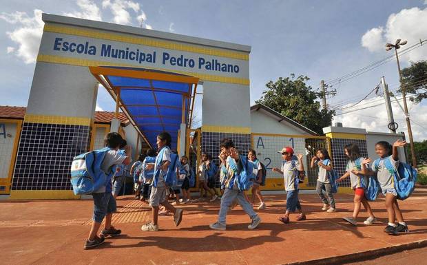 Acordo prevê nomeação de 127 professores e concurso com mais 431 vagas