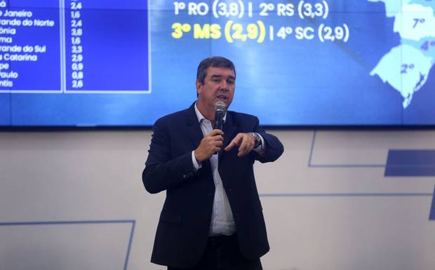Ampliar creches é passo para erradicar pobreza, defende Riedel