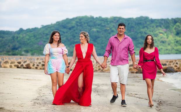 Meire comemorou seu aniversário de 40 anos com um ensaio em Angra dos Reis com sua família.