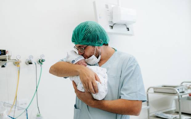Meu marido não quer fotos do parto, e agora?