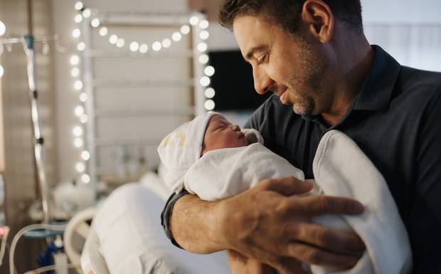Quando o pai tem receio da fotografia de parto: como conversar com acolhimento e segurança