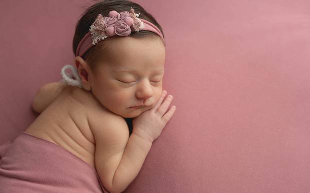 Quando fazer o ensaio newborn: o momento ideal dos primeiros dias do bebê