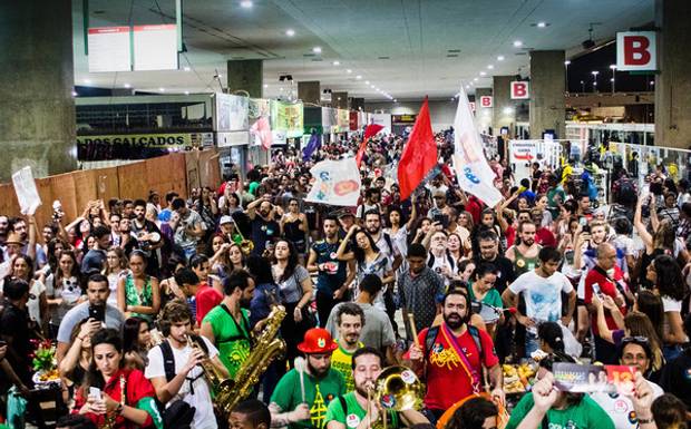 A Arte da Fotografia de Rua: Reflexões Críticas sobre sua Conexão com Arquitetura, Mobilidade Urbana e Manifestações Populares