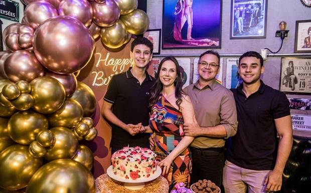 Uma Noite Inesquecível no Gramophone Café
