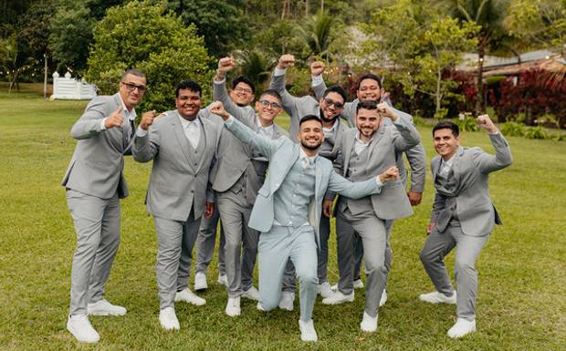Como Harmonizar o Terno do Noivo com o Look dos Padrinhos e Pais em Casamento de Dia