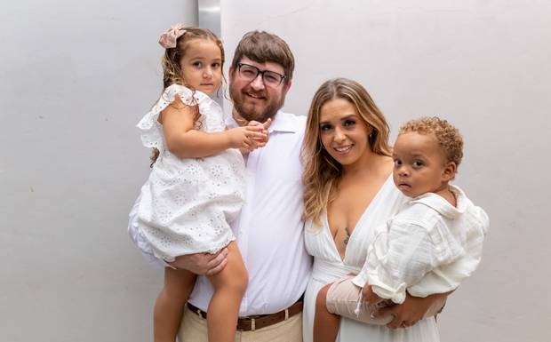 Casamento Civil de Carol e Cristian em Caraguatatuba: Um Dia de Amor e Felicidade