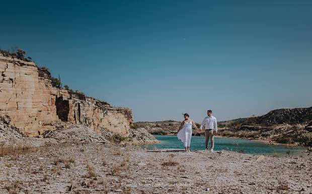 O Destino Secreto Que Está Fazendo Noivas Cancelarem Ensaios em Santorini.