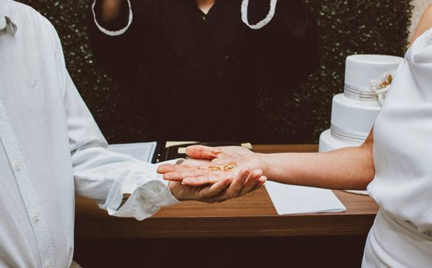 A Importância de Contratar um Fotógrafo para o Casamento Civil